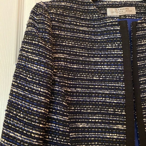 Tahari women’s blazer - Picture 2 of 3